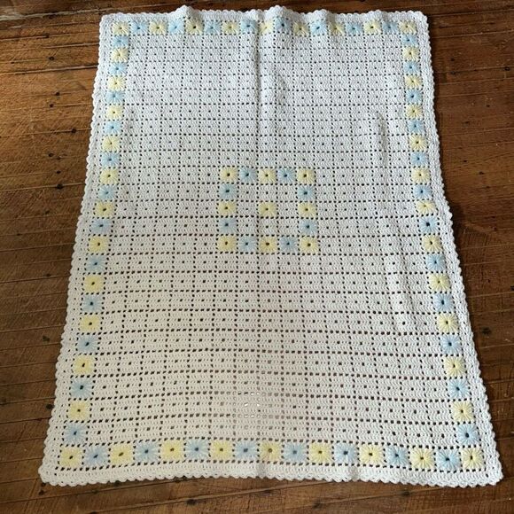 Handmade yellow blue and white oversized crochet baby blanket - Picture 1 of 2